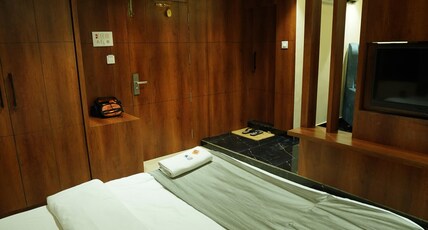 hotel shree palace Room Type - JUNIOR SUITE