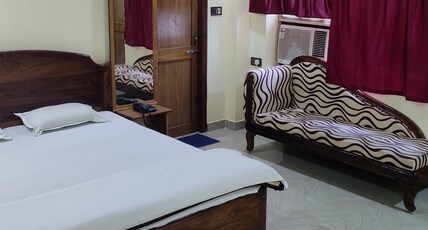 LUXURY INN Room Type - Deluxe Room LUXURY INN Room Type - Deluxe Room