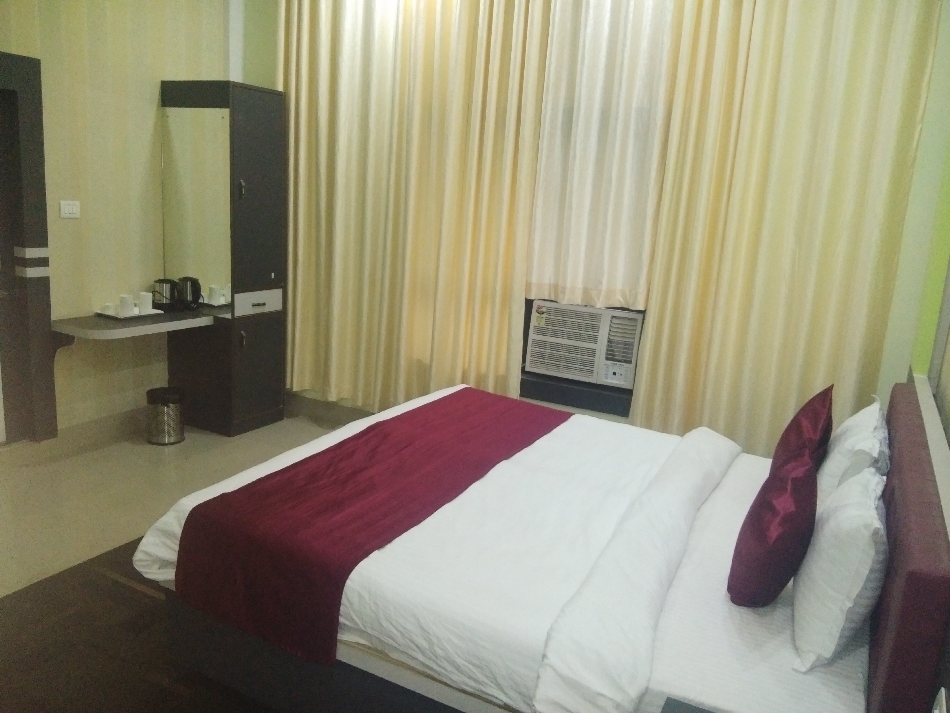 HOTEL OPULENCE KALINGA Room Type - Deluxe Room