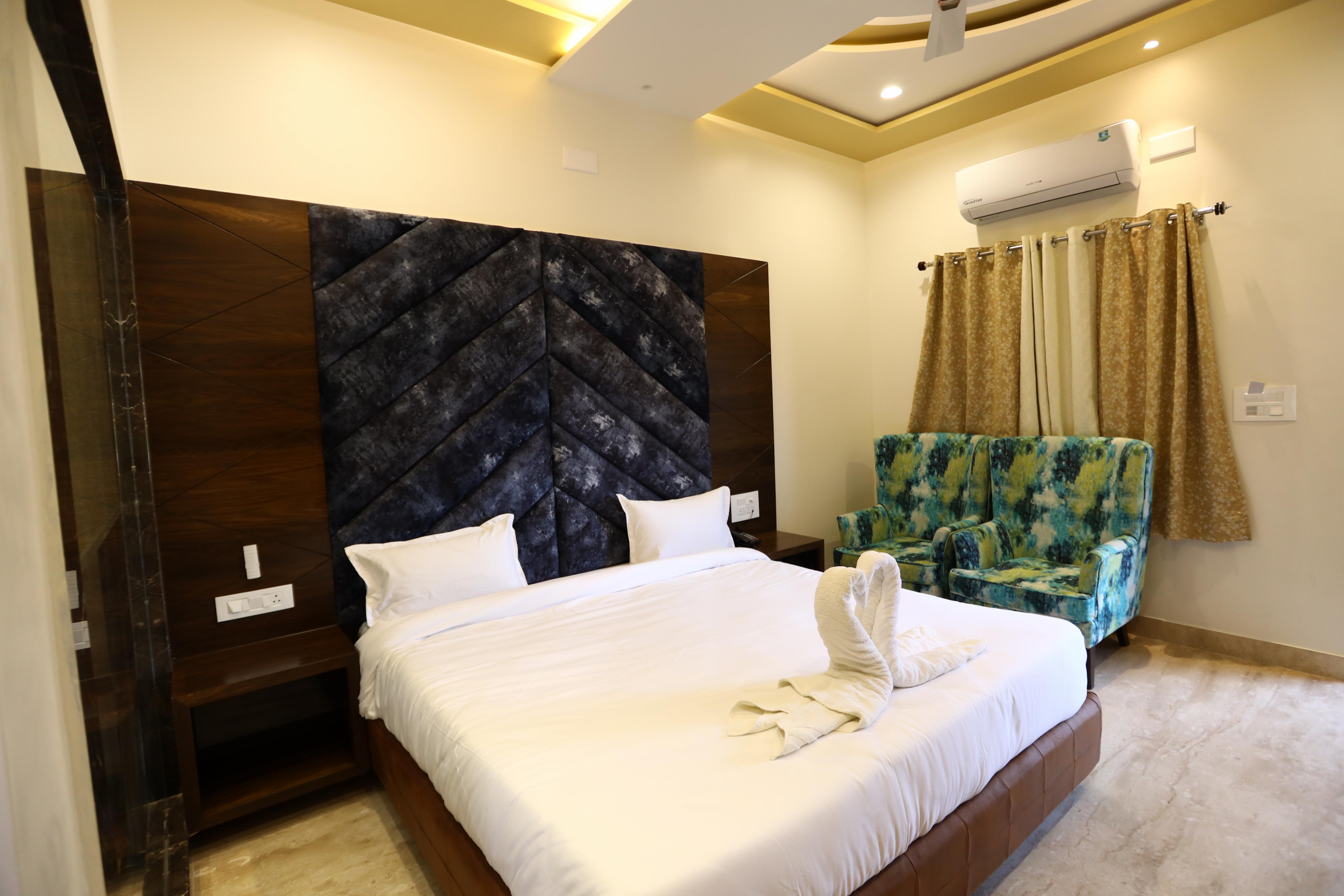 Ishwar Nain Hotel Room Type - Royal Suite Room