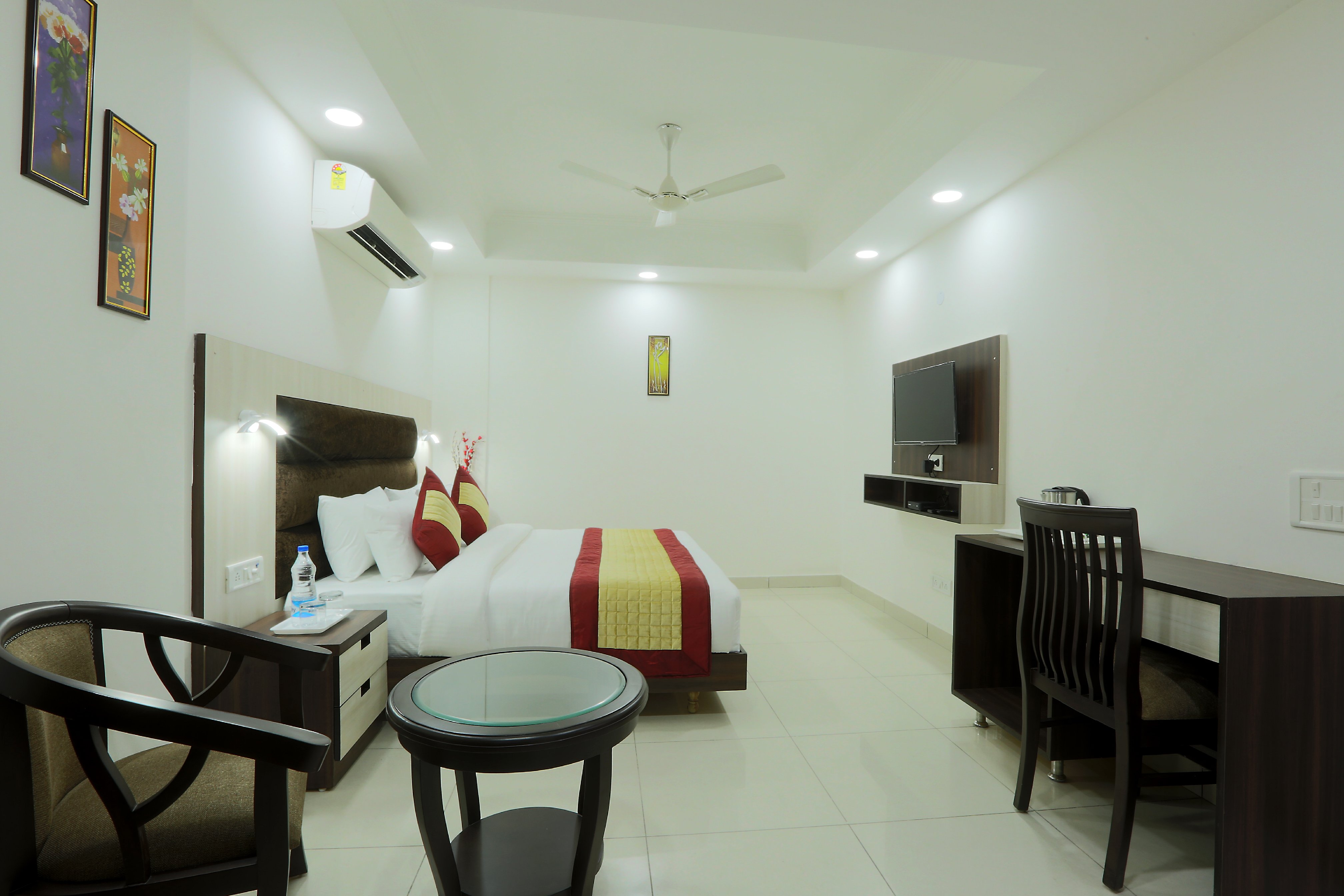 Green Lotus Residency - Tap to explore photos