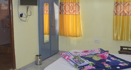 Hotel Gokul Palace Udaipole Room Type - classic four bed ac (family room)