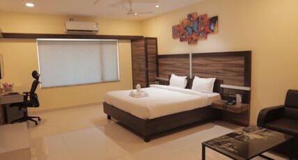  S S International HOTEL Room Type - Premium Room