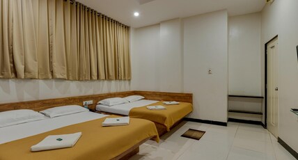 Hotel Adarsh Deluxe Room Type - 4 Bed Room Non Ac