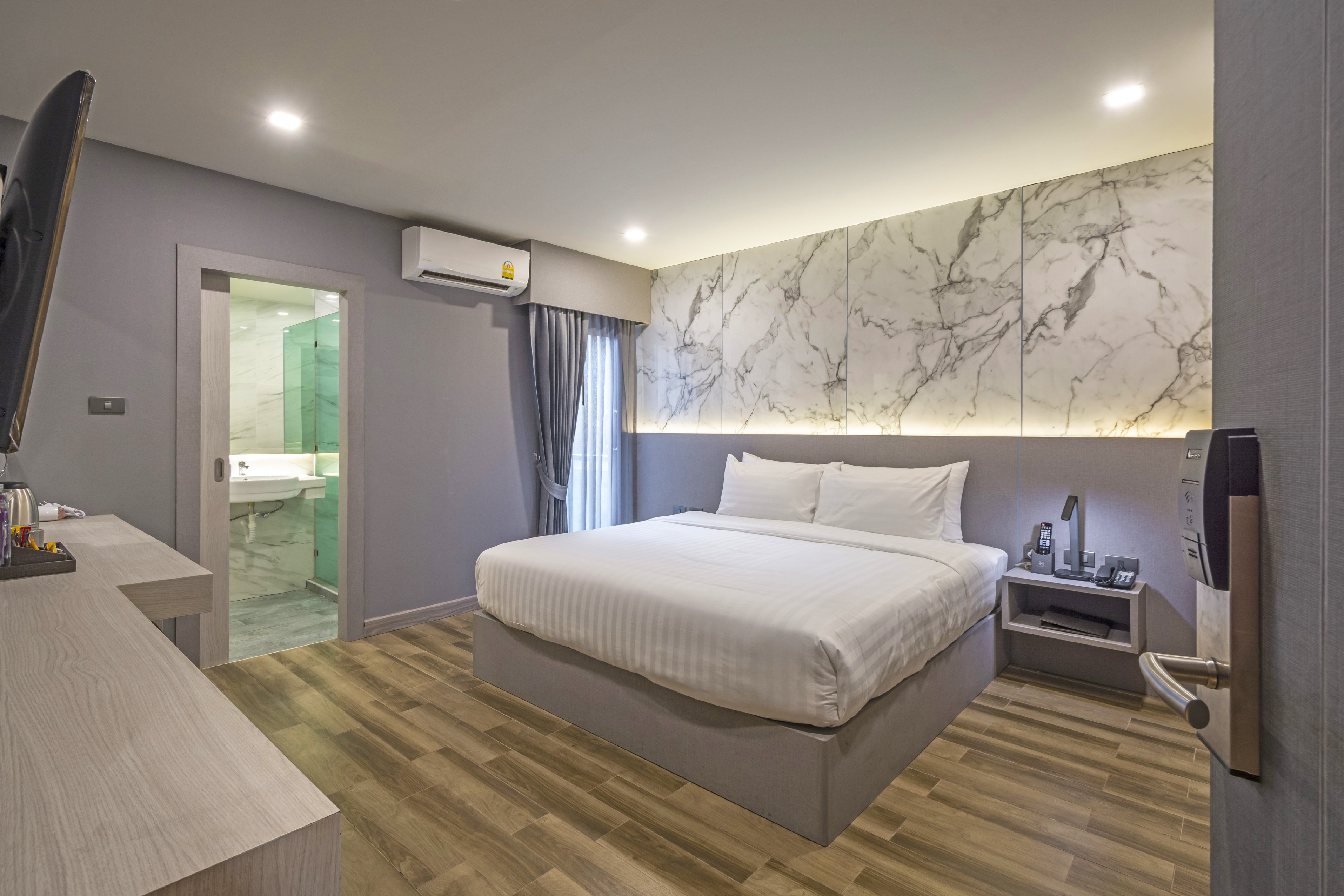 Hyde Park Hotel Bangkok Room Type - Lower Floor Suite-1 King Bed