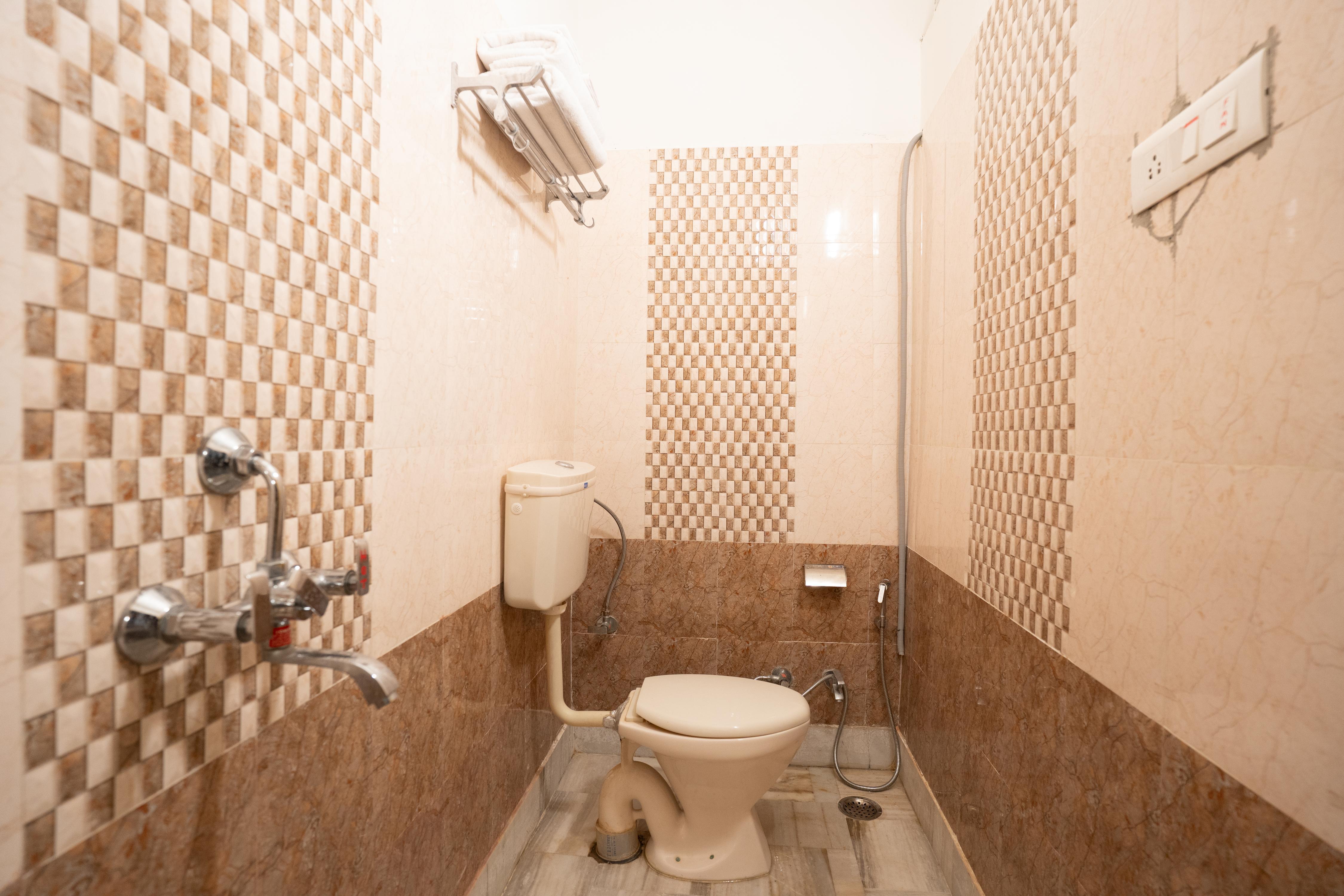 Hotel Himmat Niwas - Tap to explore photos