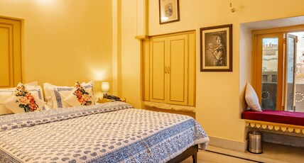 Hotel Himmat Niwas Room Type - Luxury AC King room with BathTub (one refill a day)