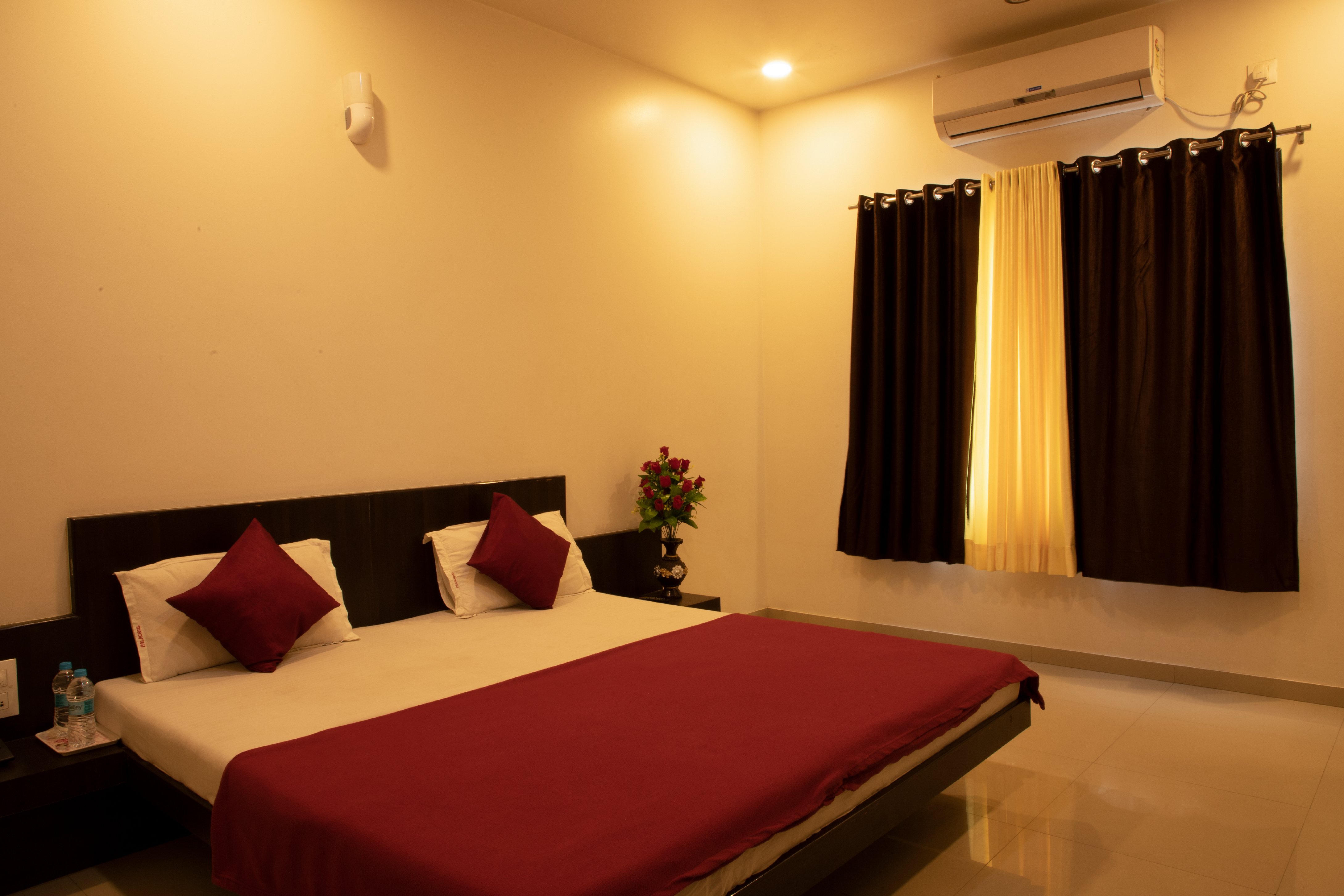 Hotel Palacious Room Type - Standard Double Bed AC
