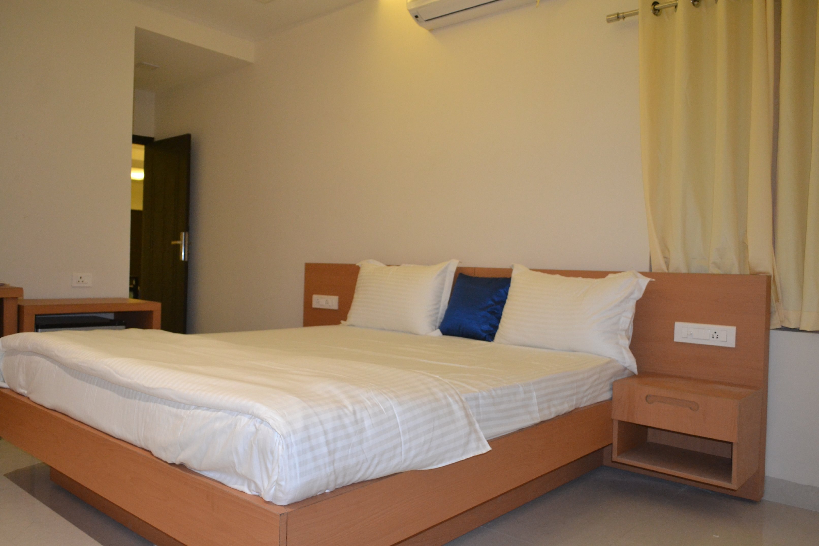 7 SEA HOMESTAY - Tap to explore photos