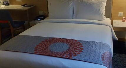 Holiday Inn Express Chennai OMR Thoraipakkam Room Type - 1 QUEEN BED DELUXE 