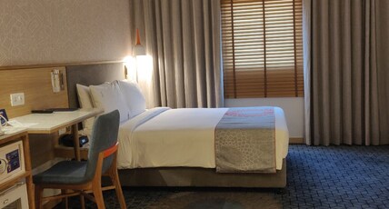 Holiday Inn Express Chennai OMR Thoraipakkam Room Type - 1 QUEEN BED ACCESSIBLE NON SMOKING