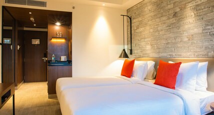 Lemon Tree Premier, City Center Pune Room Type - Business Room