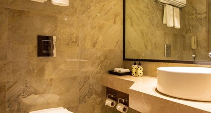 Lemon Tree Premier, City Center Pune Room Type - Executive Twin Room