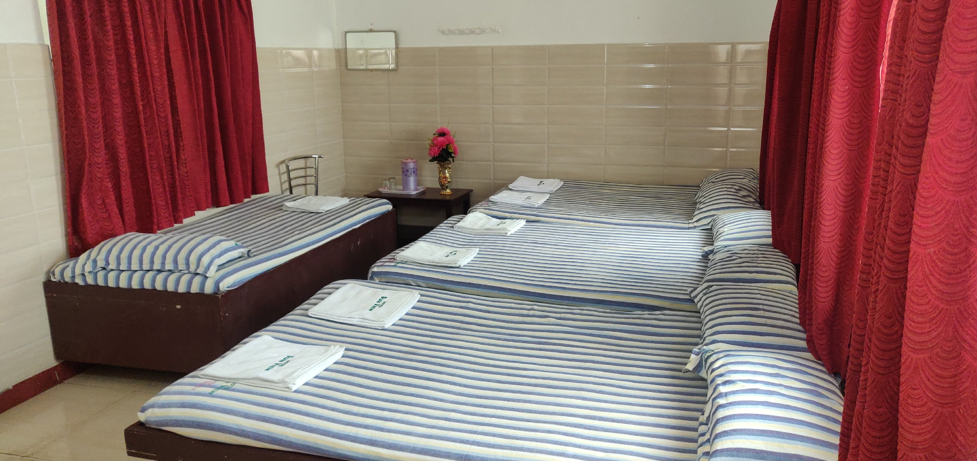 hotel sunview Room Type - Six Pax Non AC Room
