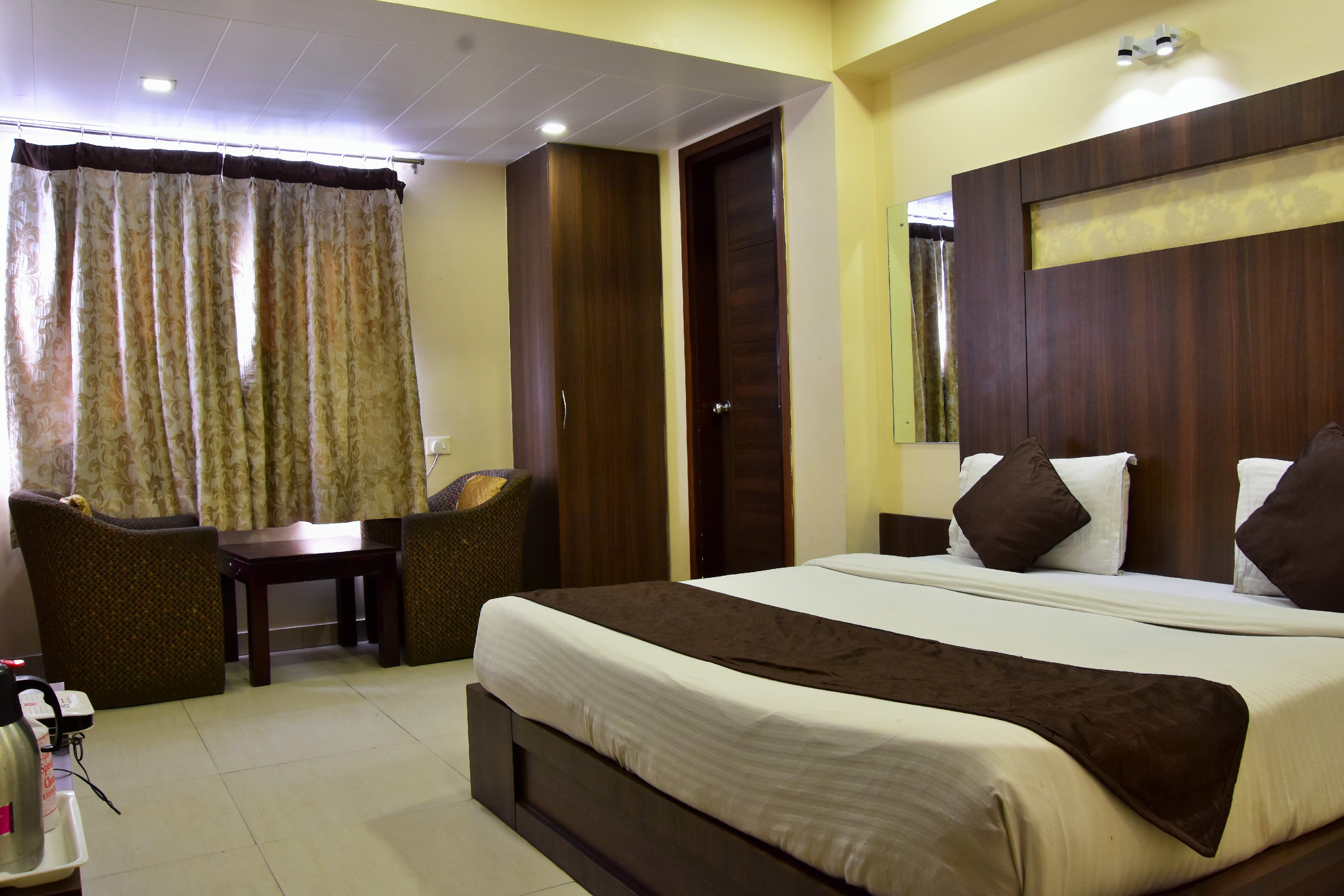 Hotel Ghoonghat - Tap to explore photos