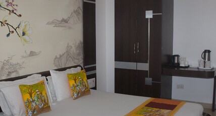 The Leef Inn (500 meters from Nakki Lake) Room Type - Luxury Ac Room The Leef Inn (500 meters from Nakki Lake) Room Type - Luxury Ac Room