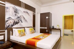 The Leef Inn (500 meters from Nakki Lake)