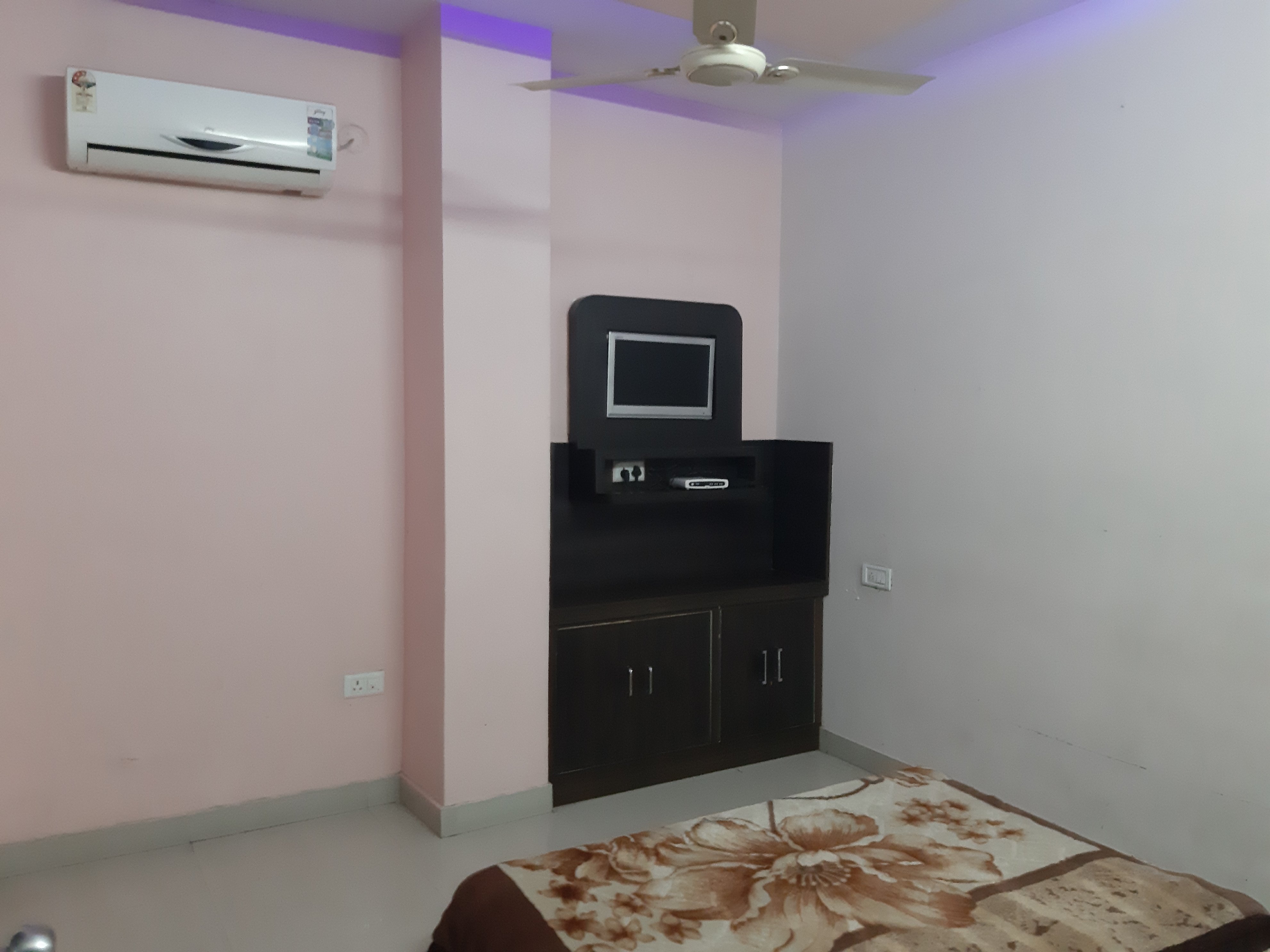 Hilton Hotel - Tap to explore photos