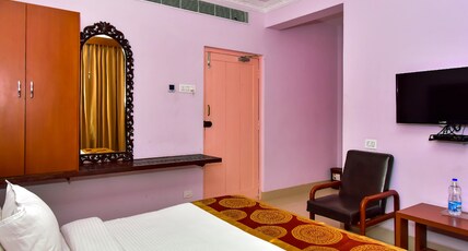 Hotel Mourya Inn Room Type - Deluxe Plus Room