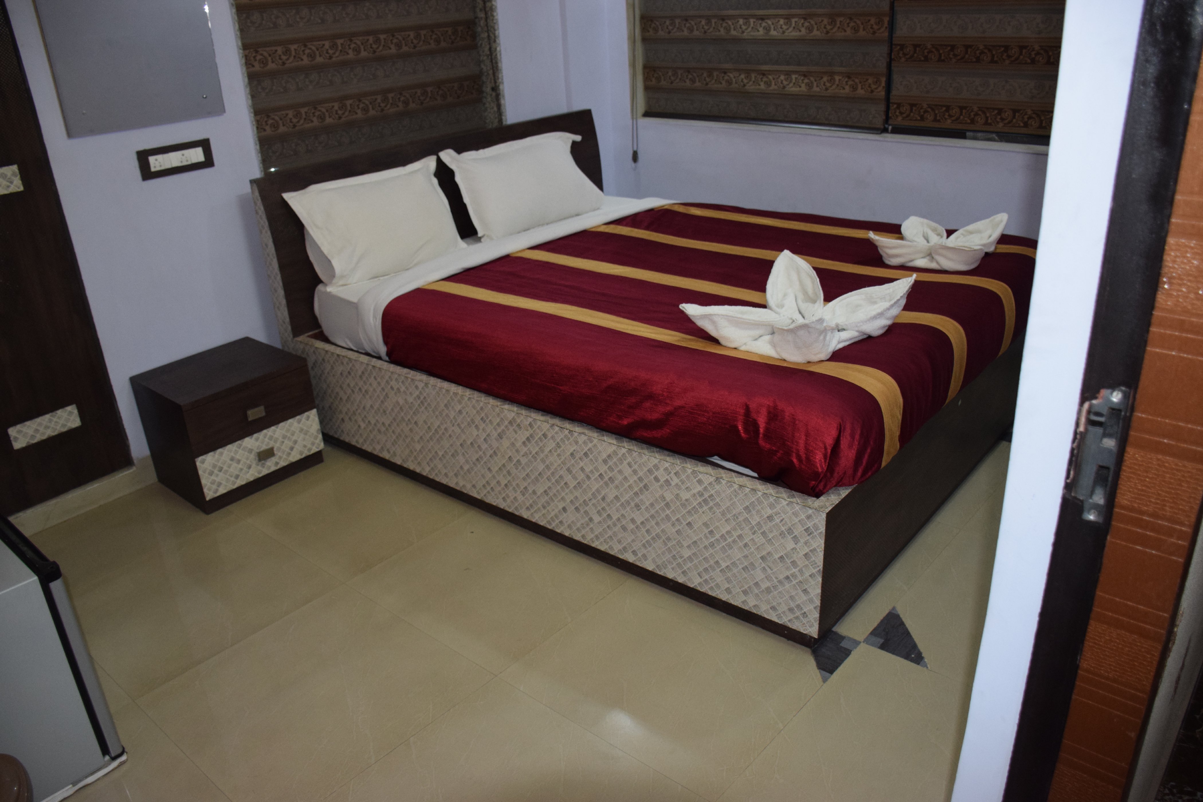 Recline Hotel And Restaurant Room Type - Standard Room