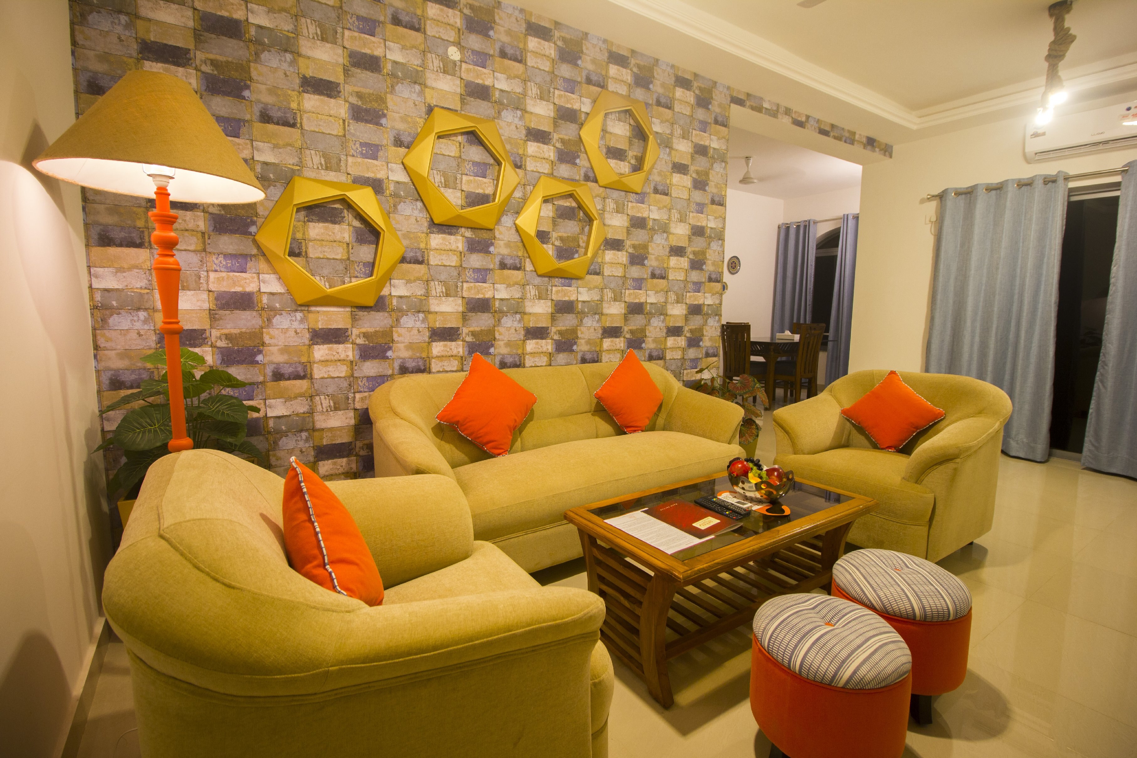 SPAN SUITES AND VILLAS - Tap to explore photos