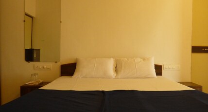 Pinacle inn Room Type - Deluxe room - A/C