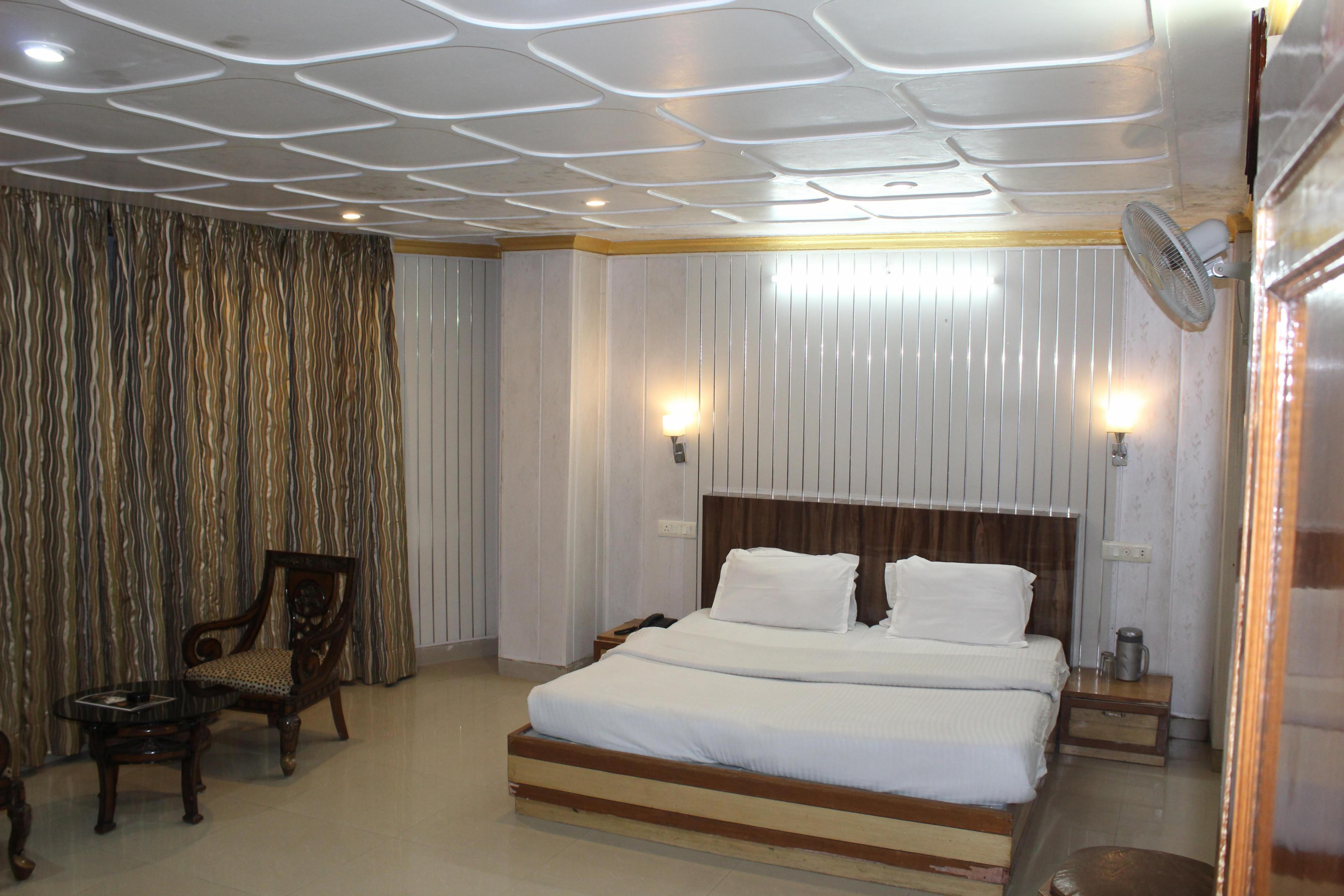 Hotel New Cosmos Mall Road - Tap to explore photos