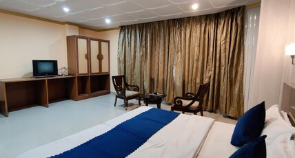 Hotel New Cosmos Mall Road Room Type - Semi Luxury (NON VIEW)