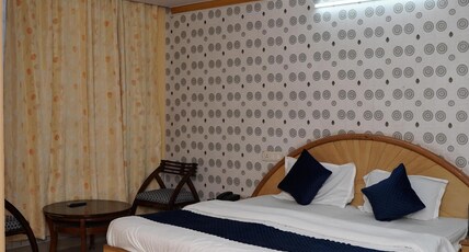 Hotel New Cosmos Mall Road Room Type - Deluxe Room (NON VIEW)