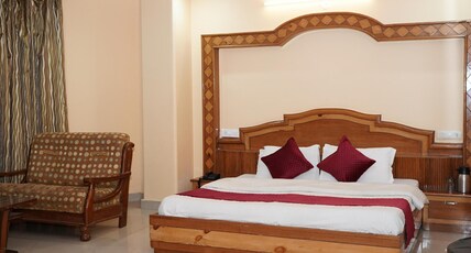 Hotel New Cosmos Mall Road Room Type - Luxury Rooms