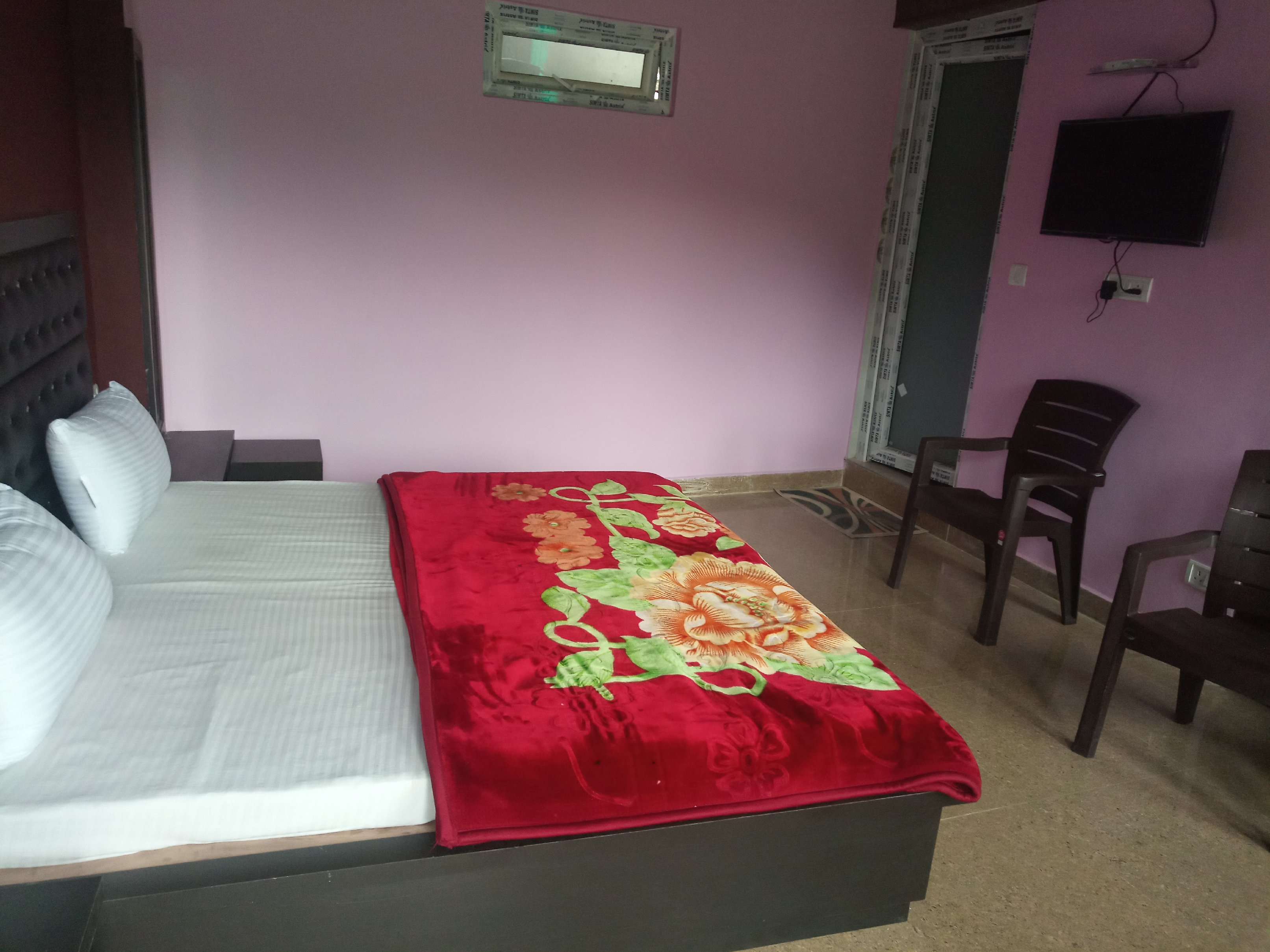 Manas Homestay - Tap to explore photos