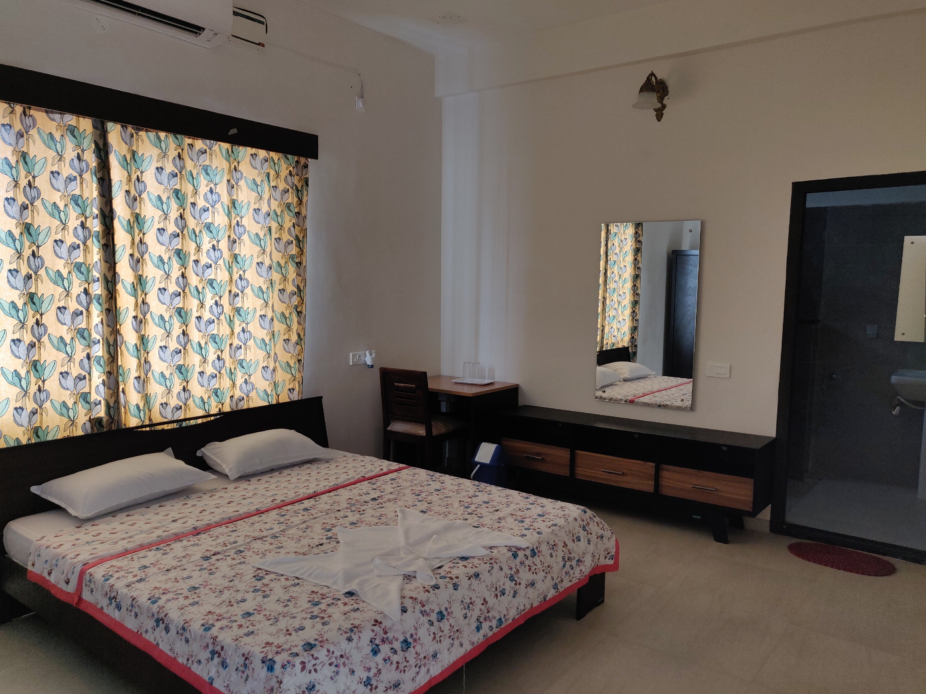 Hotel Silver Bay Room Type - Deluxe Double Room