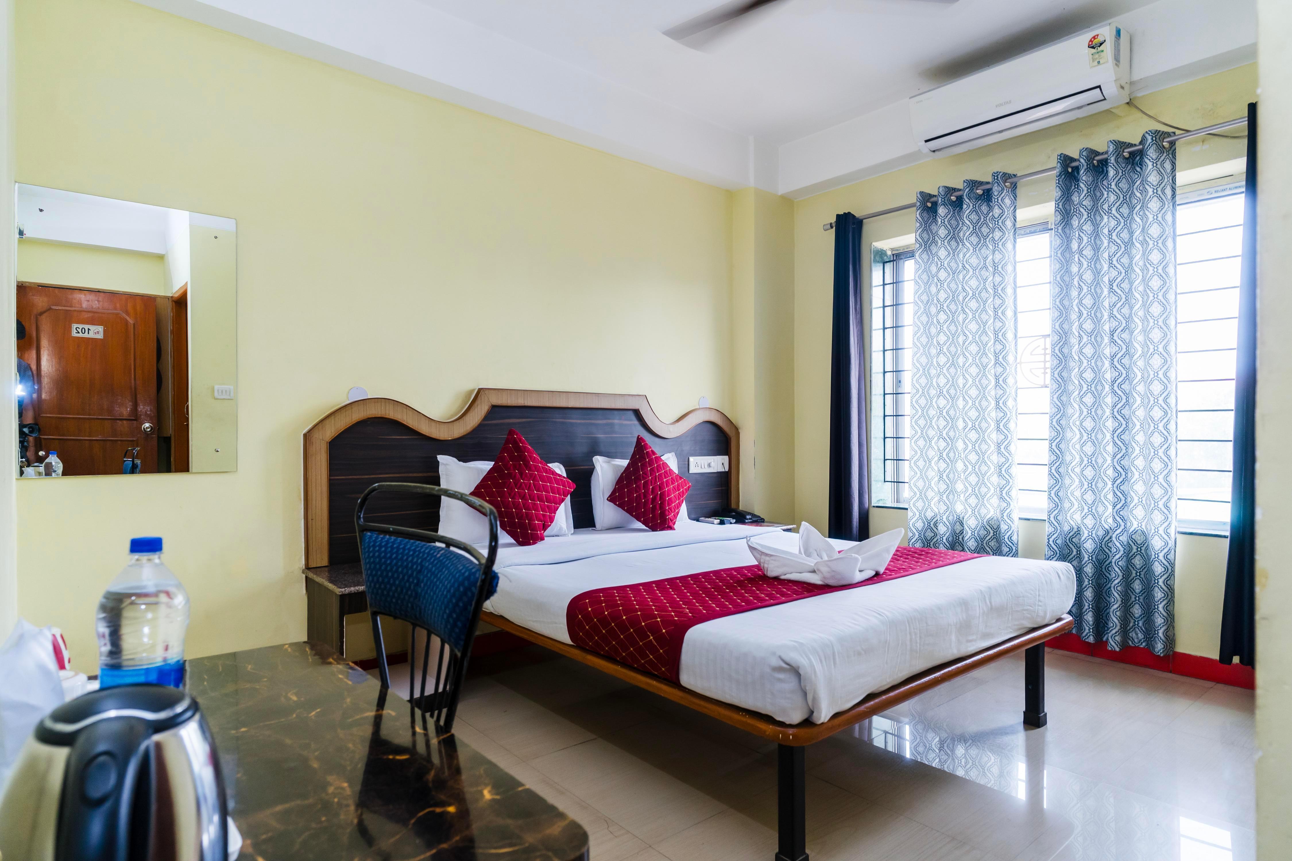 HOTEL NILADRII GALAXY Room Type - AC Deluxe Double