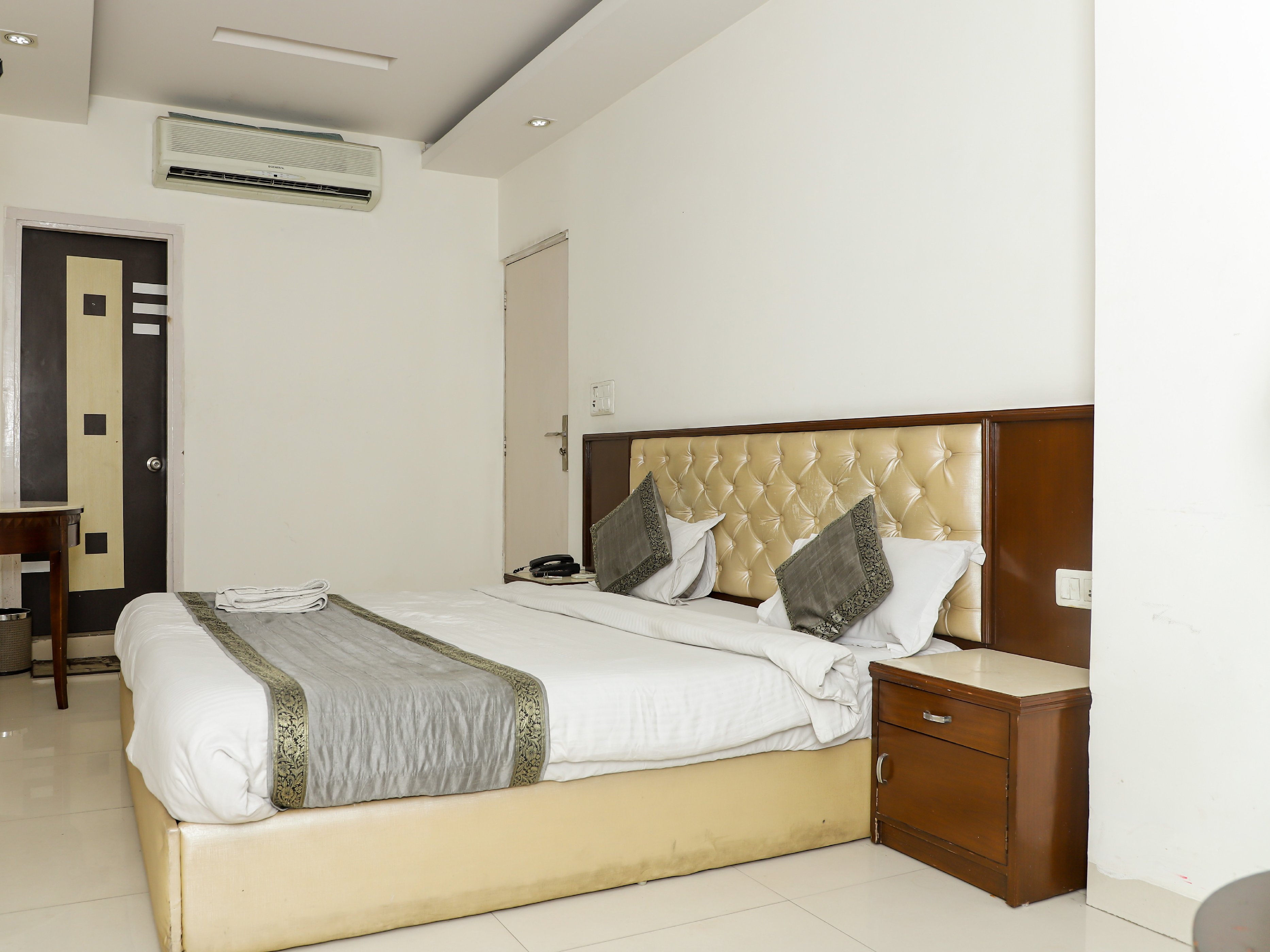 Hotel Grace @ Karol Bagh Room Type - SUPER DX AC ROOM