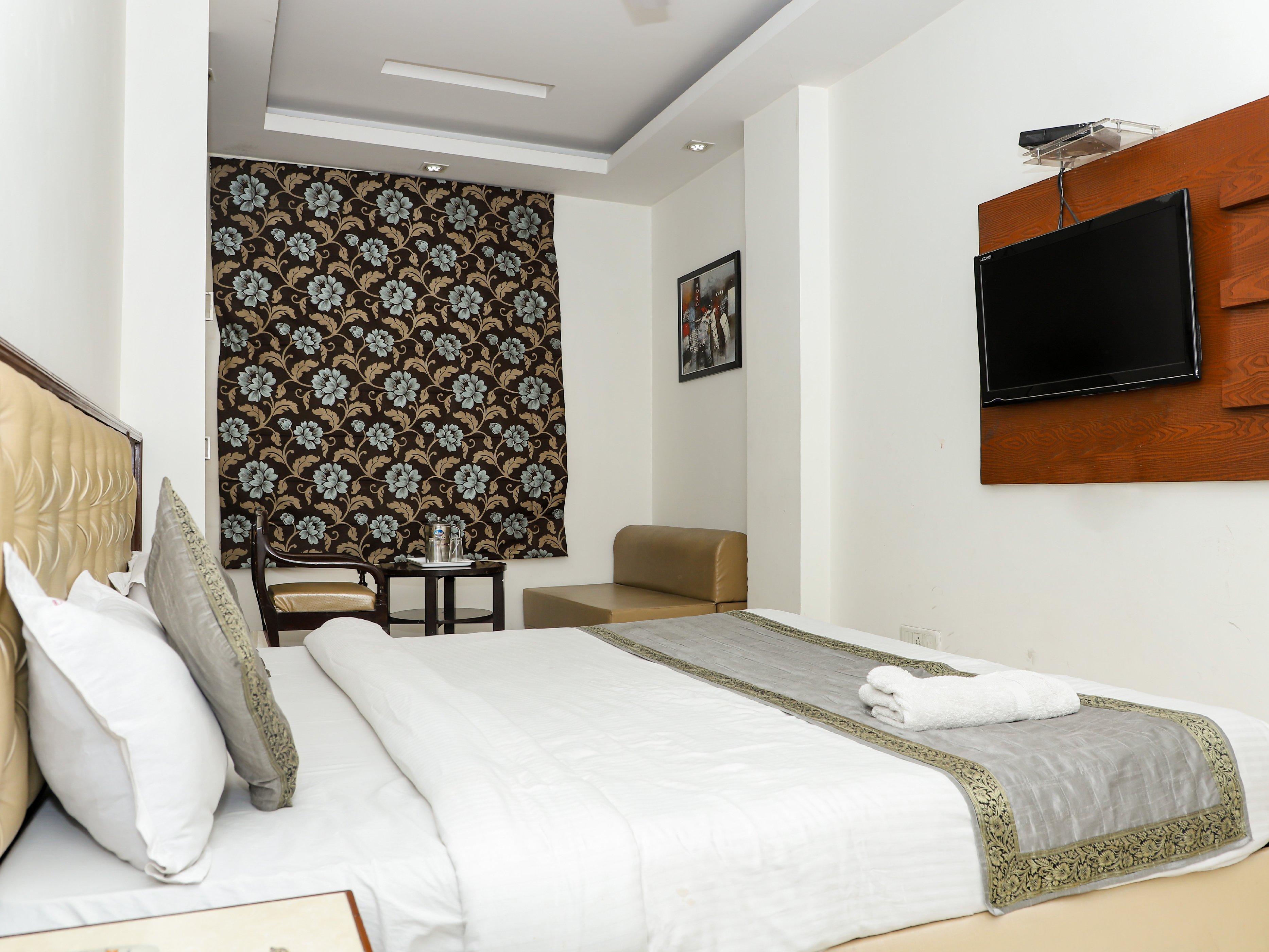 Hotel Grace @ Karol Bagh - Tap to explore photos