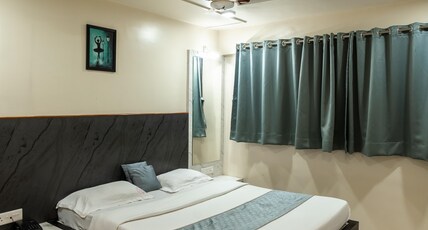 HOTEL ELLORA PARK Room Type - Deluxe Double Bedroom Non AC (Guest age should be 21 years and above) HOTEL ELLORA PARK Room Type - Deluxe Double Bedroom Non AC (Guest age should be 21 years and above)