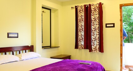 Alankar Lodge &Party hall Room Type - DOUBLE QUEEN NON AC ROOM