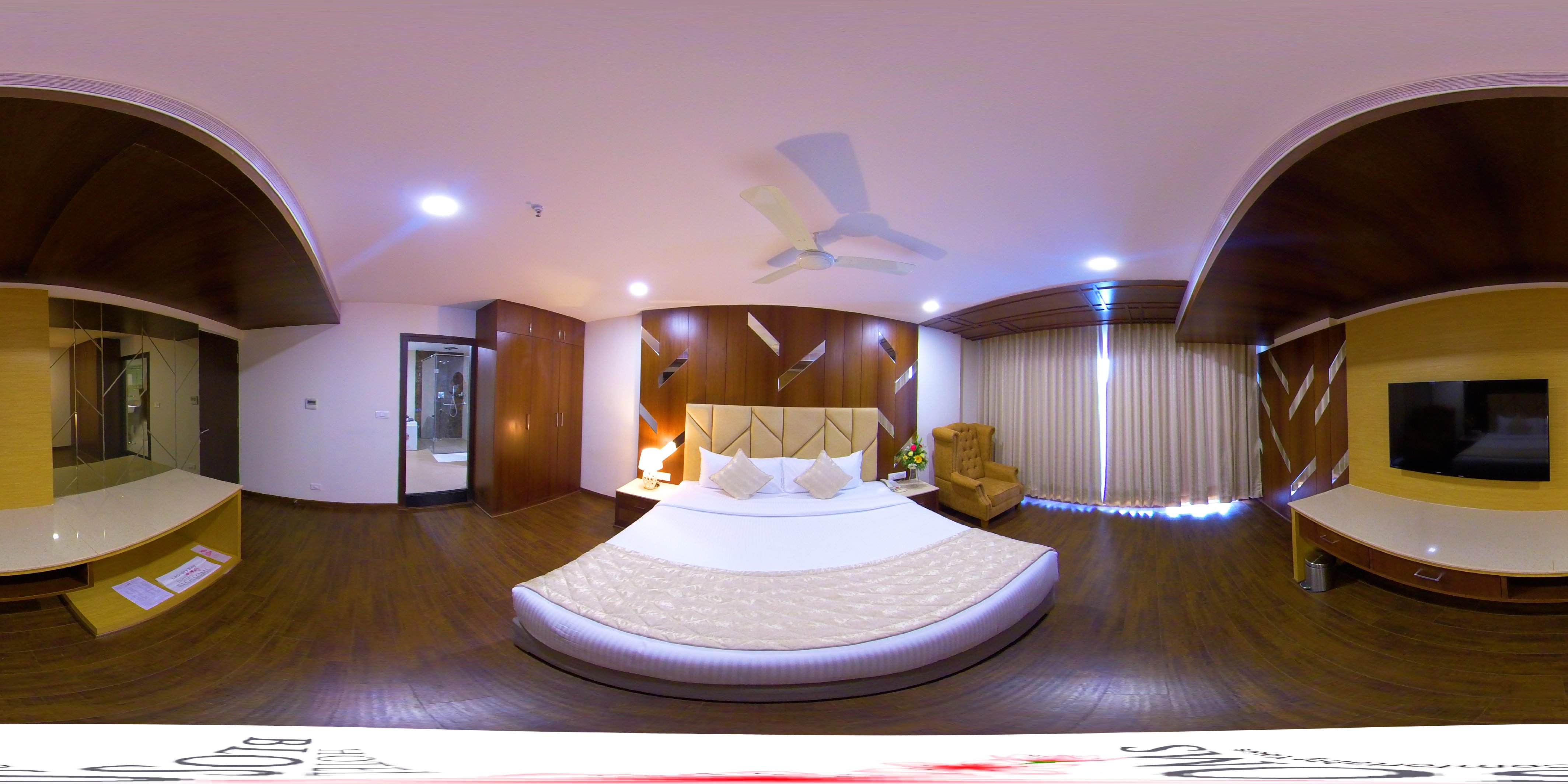 Hotel Blossoms Room Type - Royal Suite with Living Room and Jacuzzi