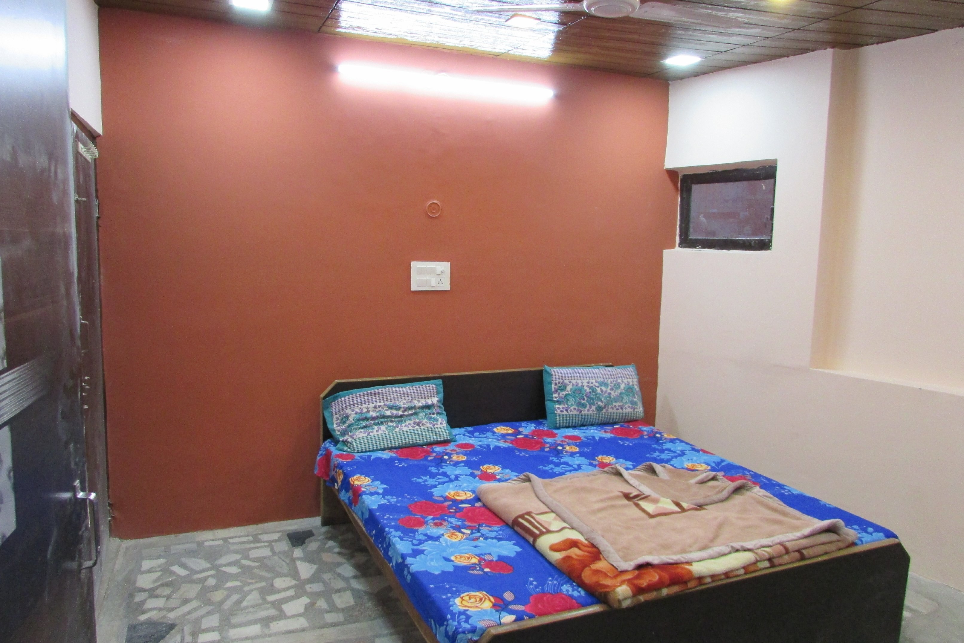 GURUKRIPA GUEST HOUSE - Tap to explore photos