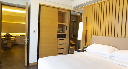 DoubleTree by Hilton Ahmedabad Room Type - Executive King Suite
