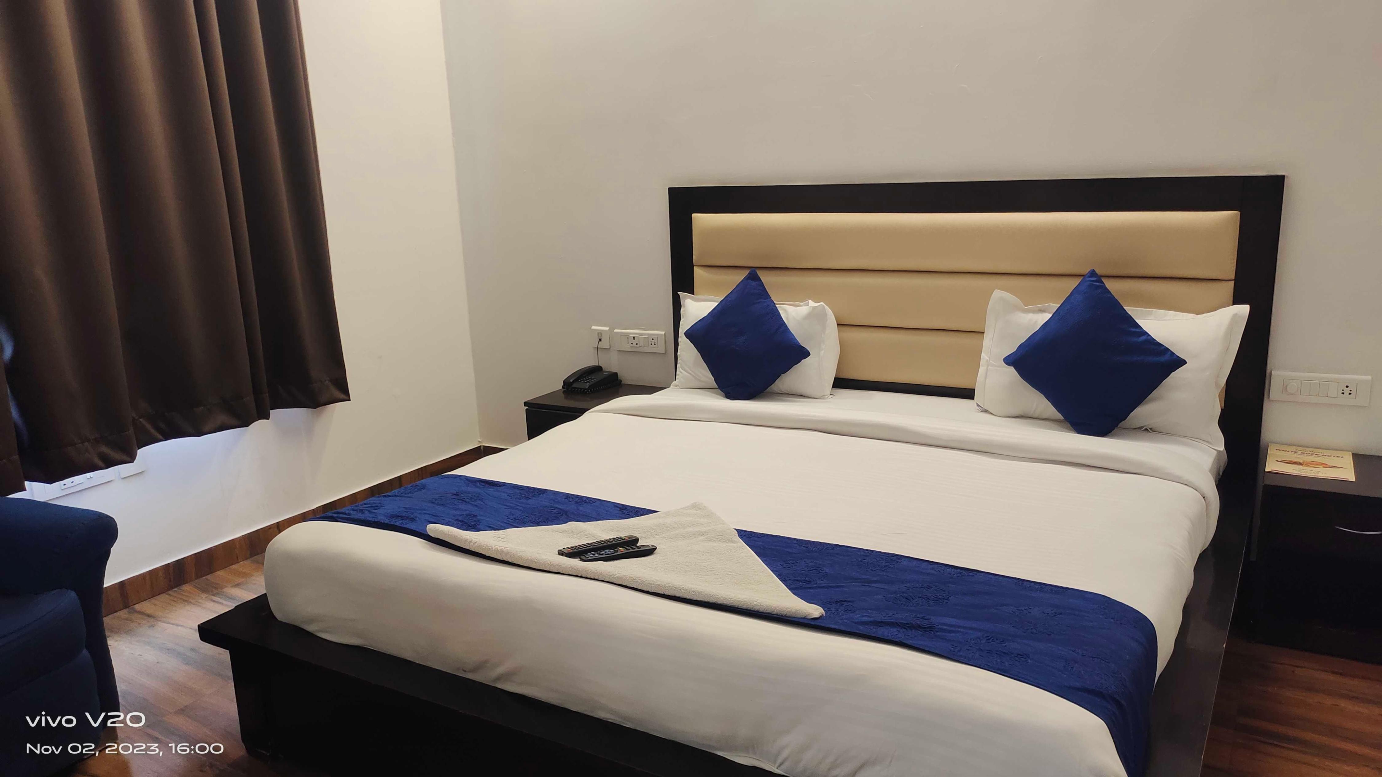 Collection O The King's Heritage Plaza Sohna Road - Tap to explore photos