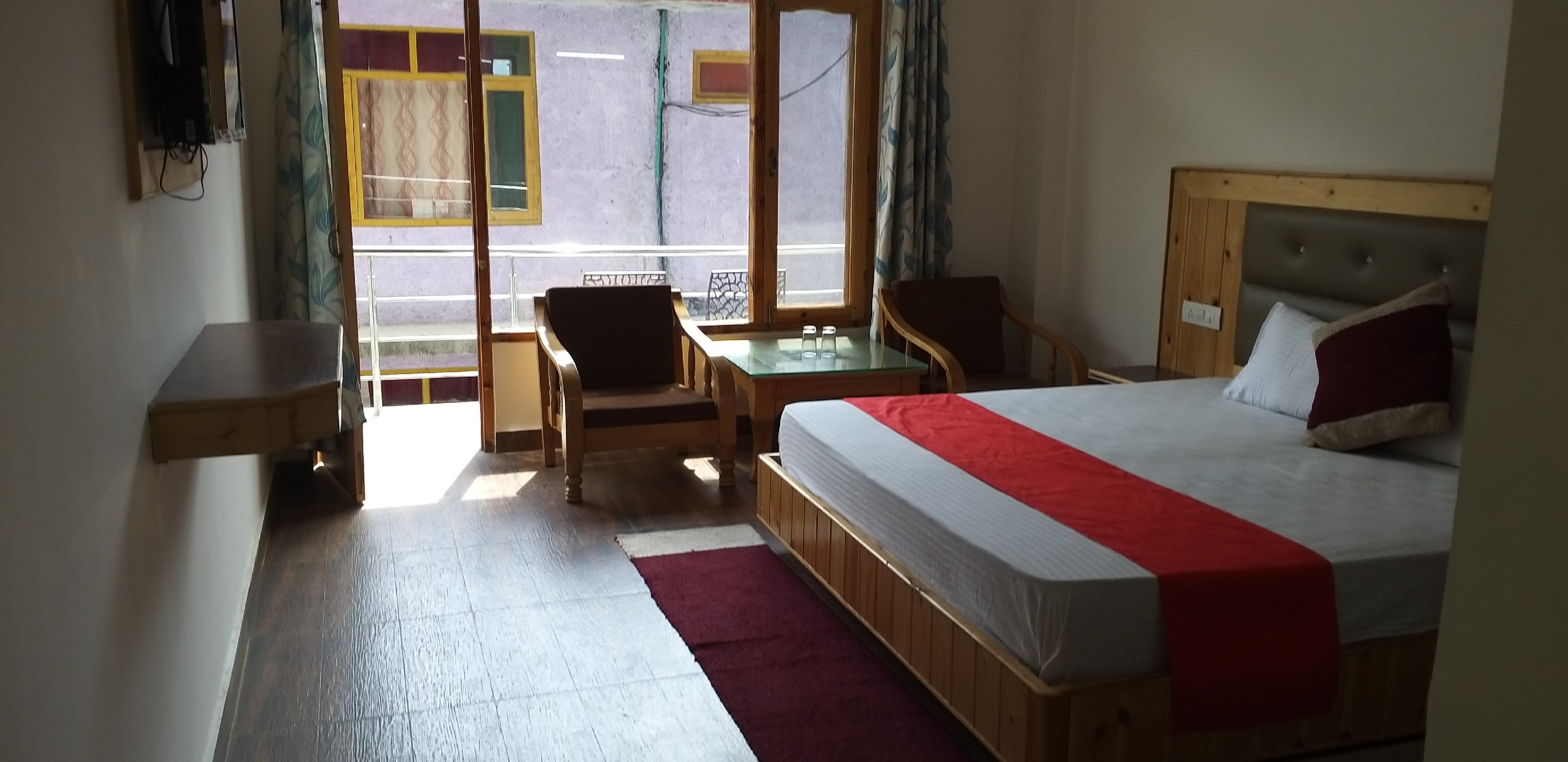 HOTEL SARAS MANALI - Tap to explore photos