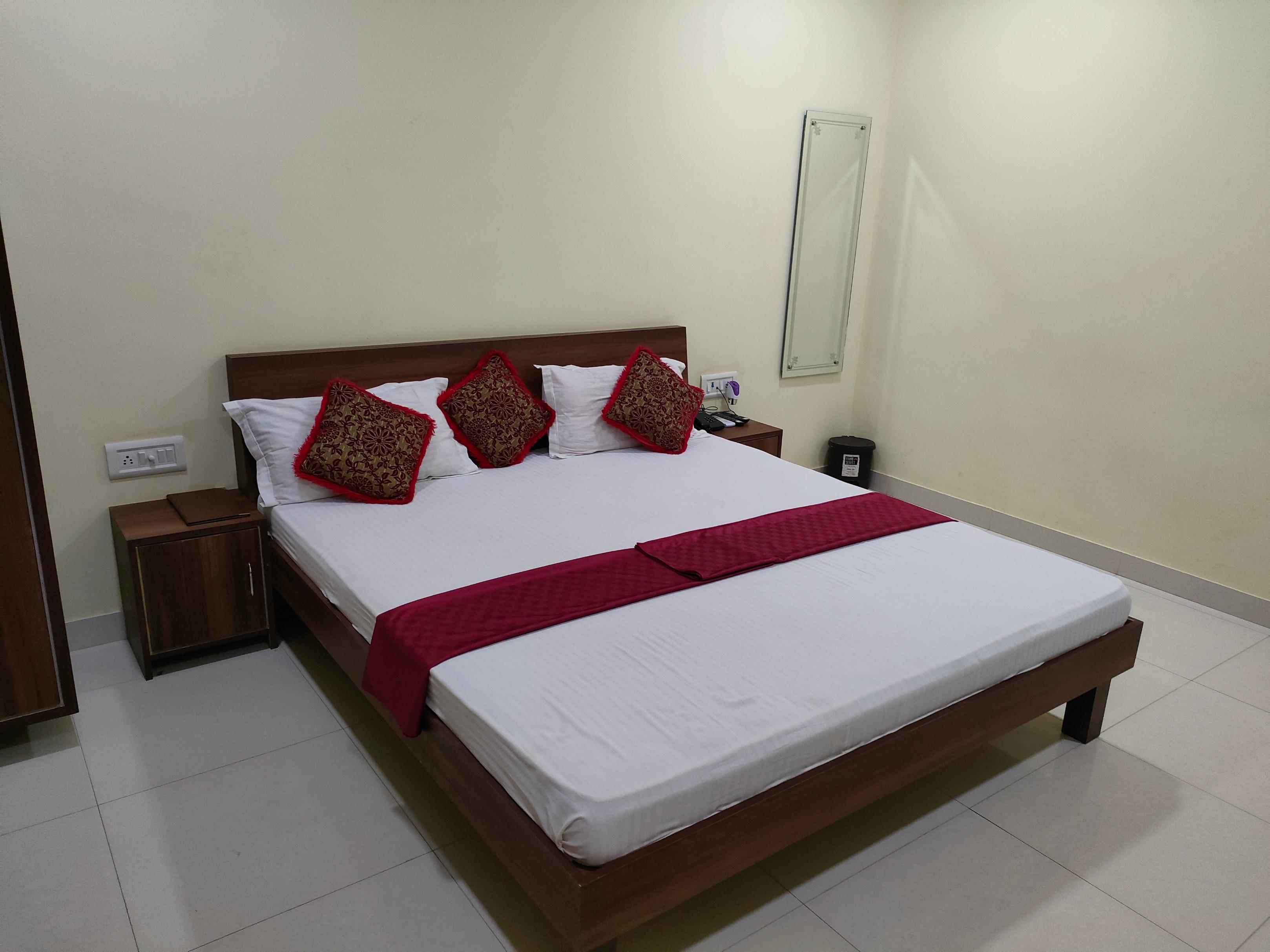 KANAKSHRI HOTEL Room Type - DELUXE