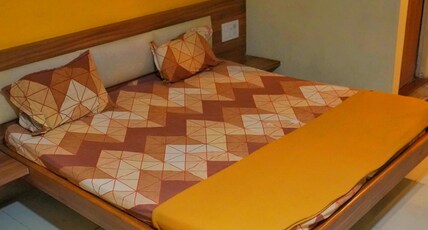 Hotel Ratan Delux Room Type - Deluxe AC