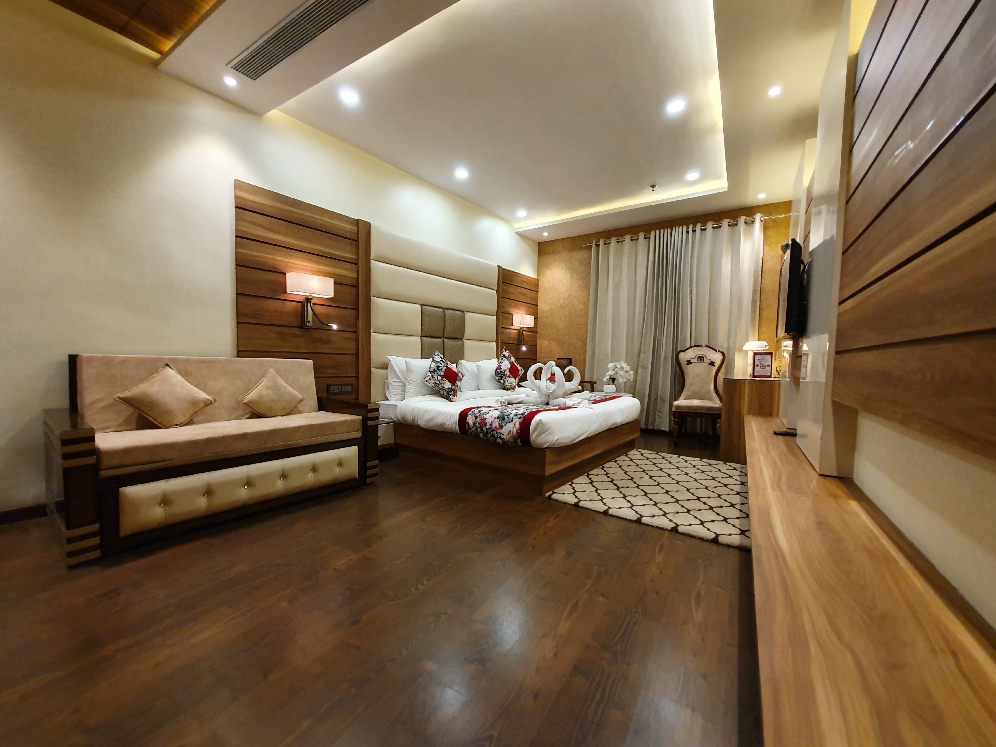 Hotel Makhan Residency - Tap to explore photos