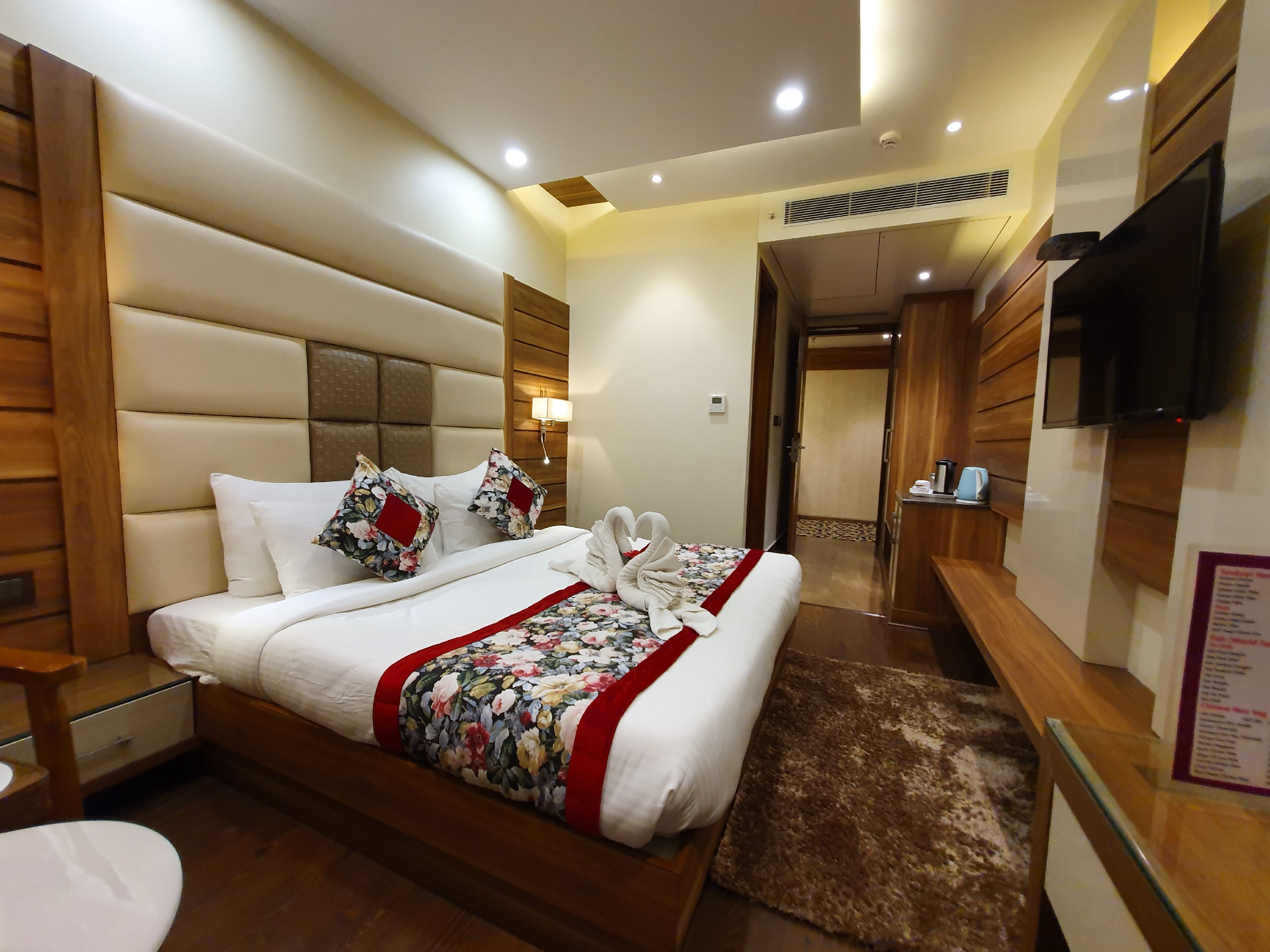 Hotel Makhan Residency - Tap to explore photos