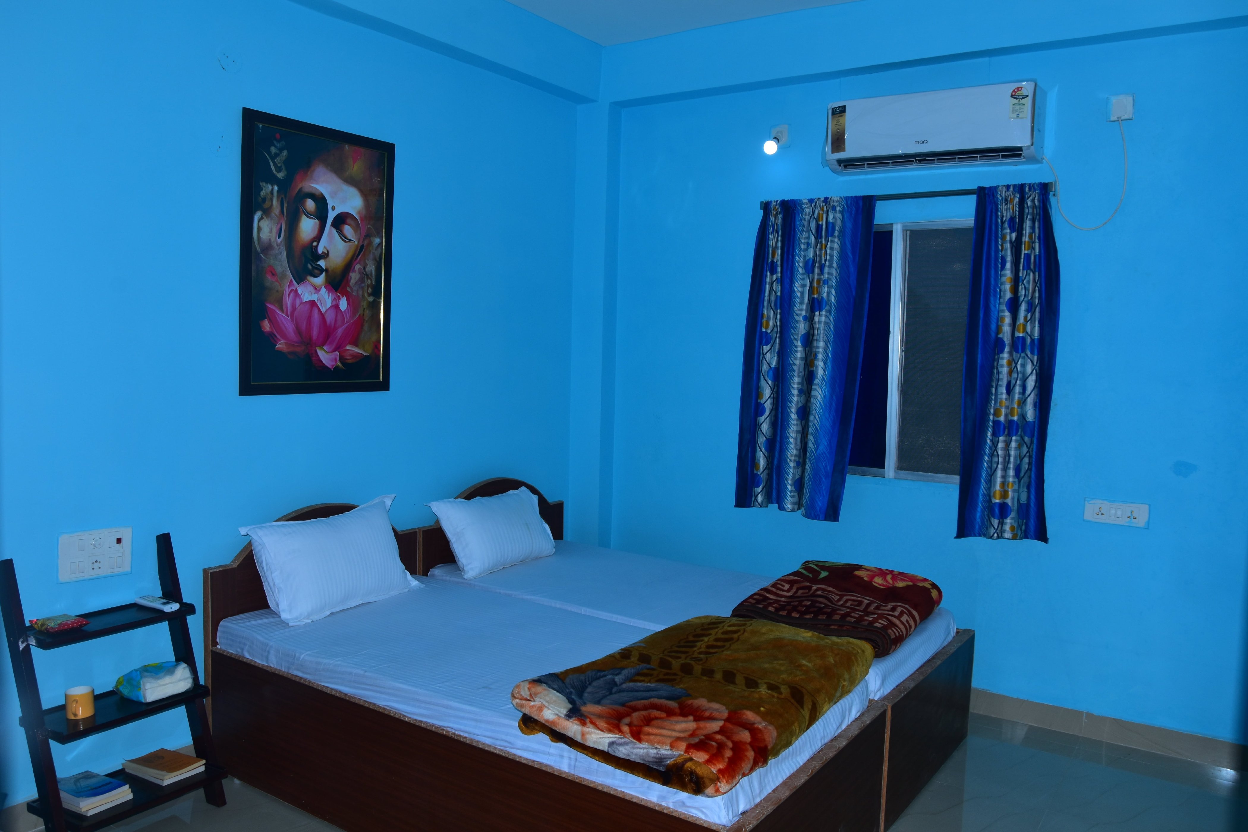 EPIC HOSTEL - Tap to explore photos