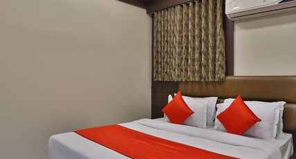 Hotel Shreenath Room Type - Deluxe room