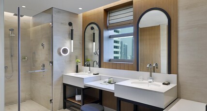 DoubleTree by Hilton Dubai - Business Bay Room Type - KING CORNER JUNIOR SUITE