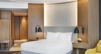 DoubleTree by Hilton Dubai - Business Bay Room Type - KING JUNIOR SUITE